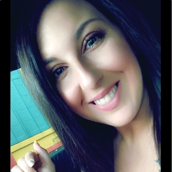 Meet your Posher, Kelly - Picture 2 of 2